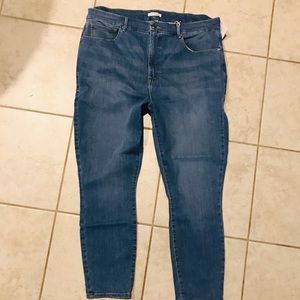 Good American.  Plus 20 never worn new Crop